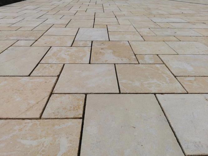 莱姆石庭院地铺 天然大理石的匠心加工与空间美学